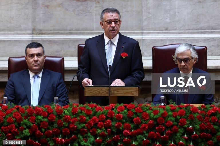 25 Abril: Seguro pede aos jovens que sejam protagonistas e estejam atentos em defesa da democracia