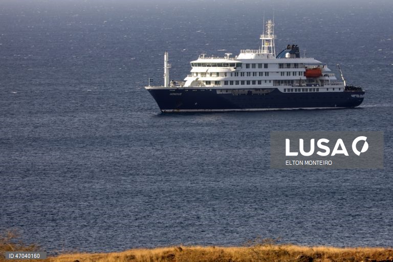 Três doentes estáveis entre 147 pessoas a bordo de navio assistido por Cabo Verde