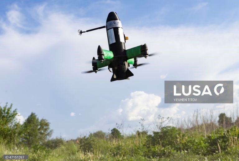 Depósito de petróleo russo em chamas após ataque de drones ucranianos