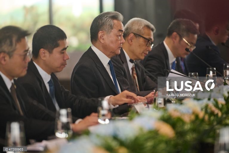 MNE chinês diz que relações com Canadá melhoraram e são agora de cooperação