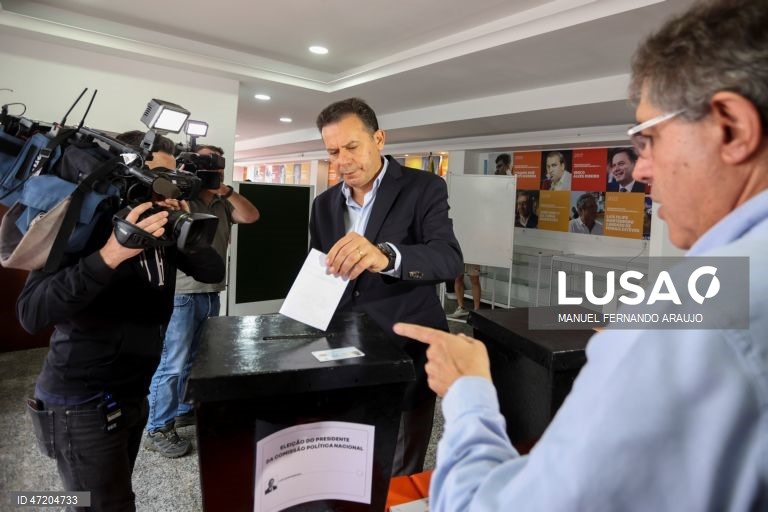 Luís Montenegro reeleito presidente do PSD com 94,8% dos votos