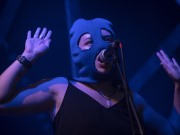 Tribunal russo condena à revelia membros da banda Pussy Riot a penas de prisão entre os oito e 13 anos de prisão