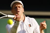 Sinner segue imparável para a final de Wimbledon com triunfo claro sobre Djokovic