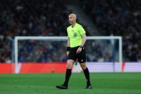 LE: Anthony Taylor arbitra receção do Sporting de Braga ao Friburgo
