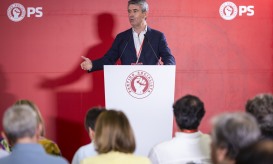 Carneiro critica PSD por ficar nas mãos da extrema-direita”