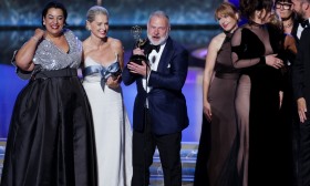 “The Pitt” eleita melhor série do ano em noite de Emmys dominada por “Adolescência”