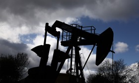 Irão: Flutuações no preço do petróleo levam Brent a subir 27% em três meses de guerra