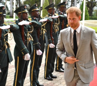 Príncipe Harry desloca-se a campo de minas em Angola