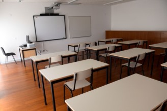 Mais de metade dos alunos com origem imigrante já sentiu discriminação na escola - estudo